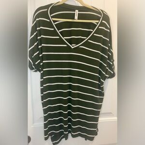 Stripped Size 2 XL Short Sleeve Shirt
